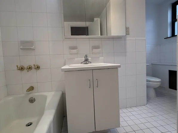 117 West 58th Street image 7 of 10