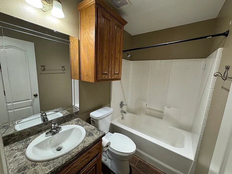 400 W Dengar Ave — Photo 10