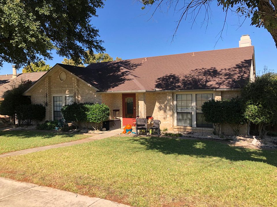 3-2-2 on corner lot across from Town Park!