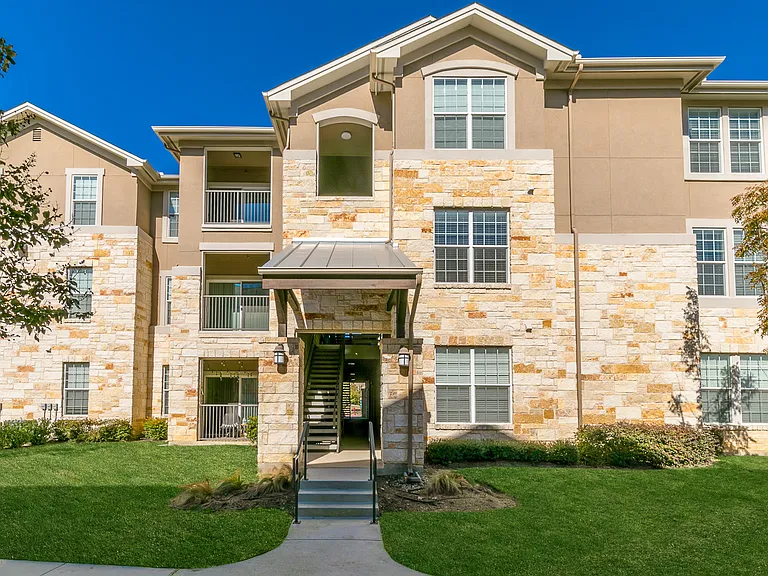 Dry Creek Ranch Apartments — Photo 33
