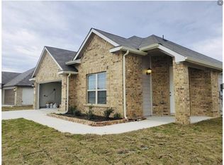 211 Colthorpe Ln, Hutto, TX 78634