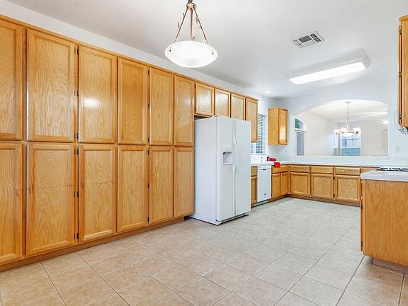 3rd image of 1852 Magenta Dr