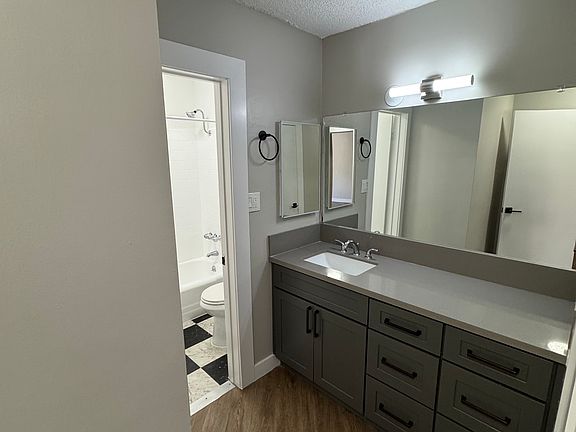 5th image of 1733 Garfield Pl #208