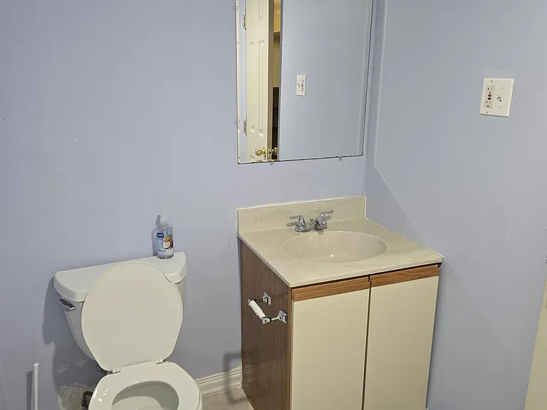 1829 Queen Anne Sq #BEL — Photo 43