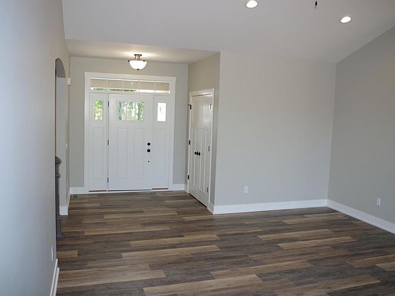 4th image of 3965 Chester St