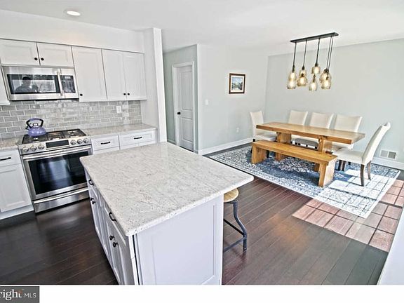 3rd image of 165 Shrewsbury Ct #165
