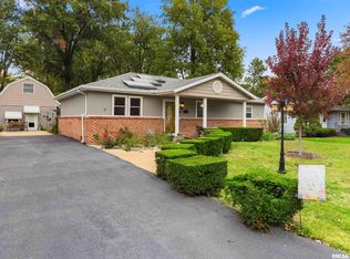 719 W Shenandoah Dr, Peoria, IL 61614