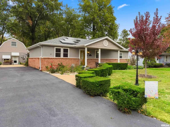 719 W Shenandoah Dr, Peoria, IL 61614