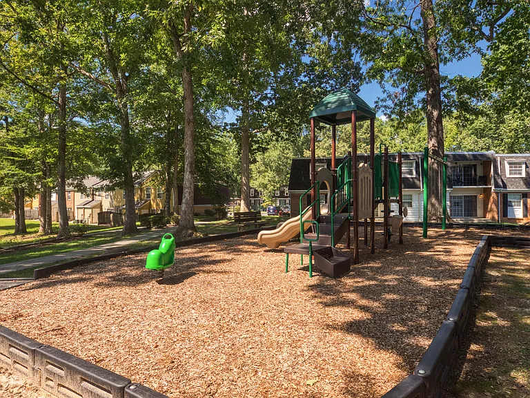 Colonial Towne Apartments — Photo 37