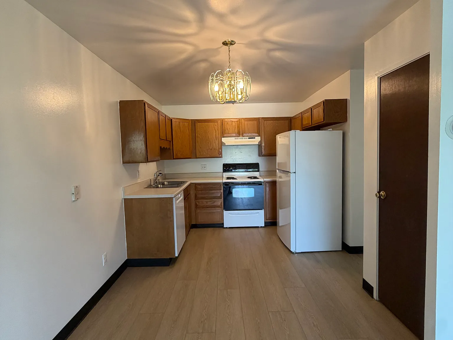 2 bed, 930 sqft, $1,575 — Photo 2