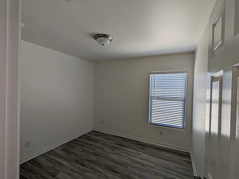 123 E Watson Pl — Photo 10