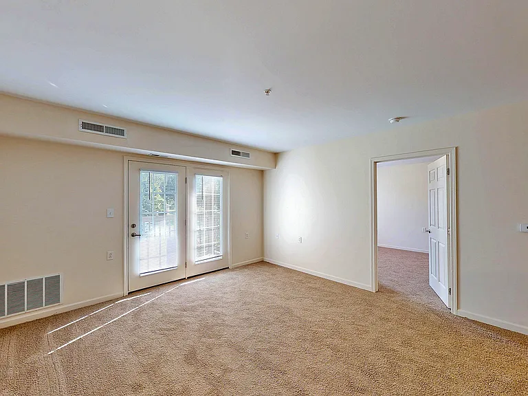 2730 N Forest Rd — Photo 24