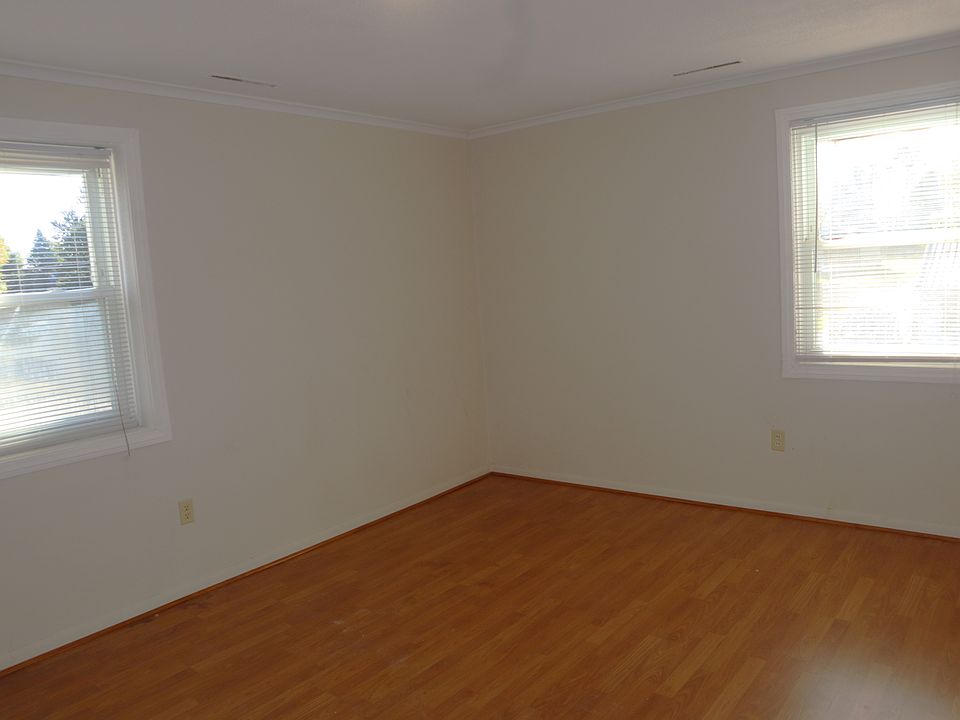 2nd image of 99 S Bowman Rd Unit 5