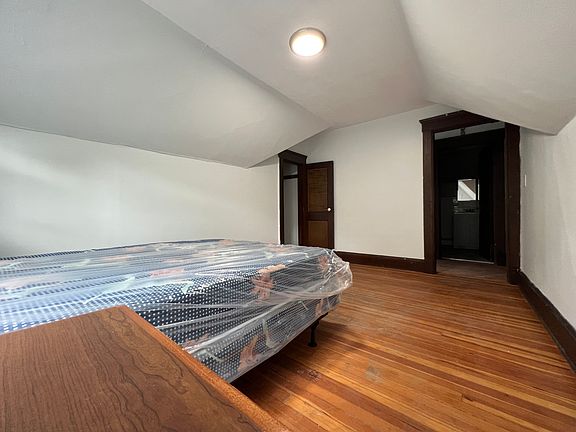 5th image of 739 Whitney Ave #3