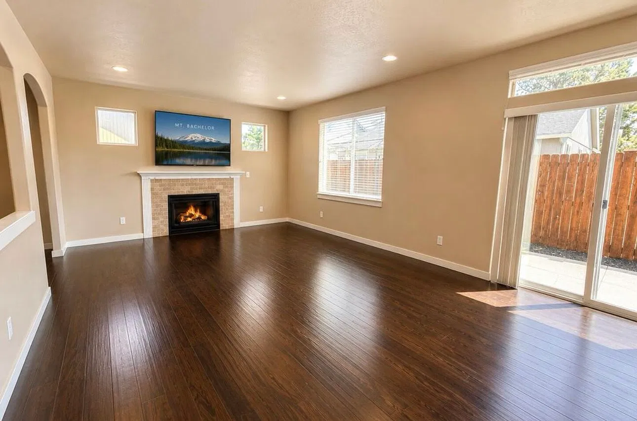 3 bed, 2026 sqft, $3,195 — Photo 3