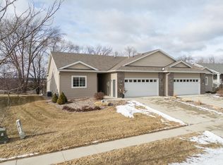 2624 Hawk Ridge Ct SE, Rochester, MN 55904