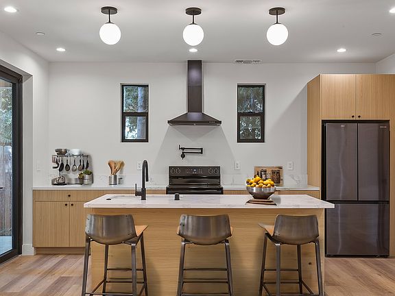 2nd image of 7309 Yarmouth Ave #7307