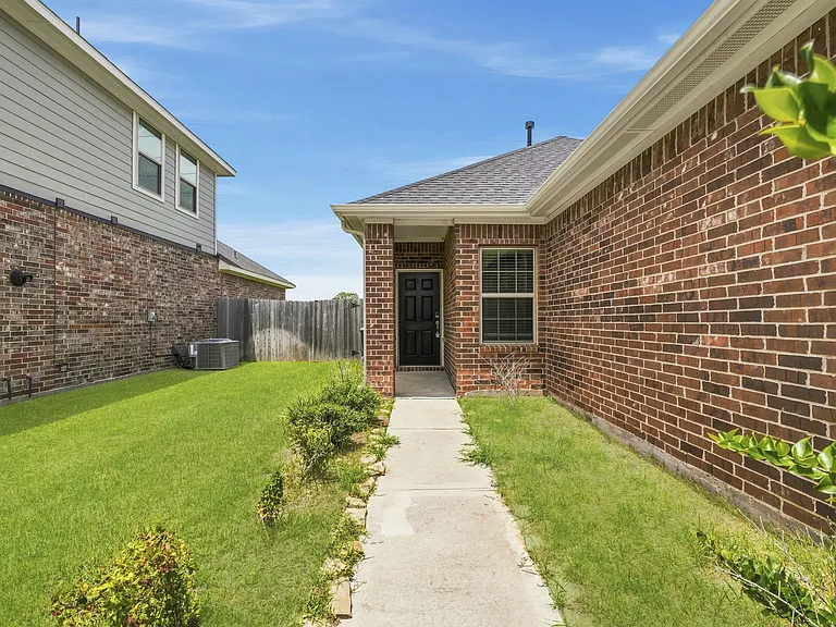 7422 French Quarter Ct — Photo 2