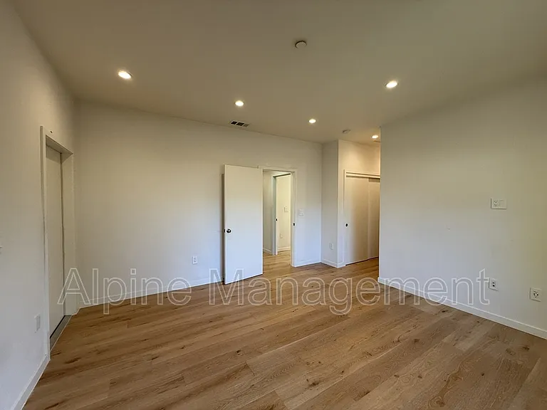 1163 W Iowa Ave — Photo 10