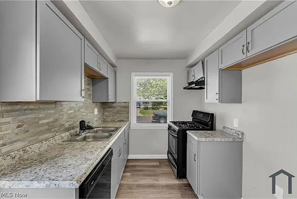 15902 Maplewood Ave — Photo 10