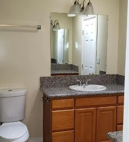 615 N Isabel St — Photo 9