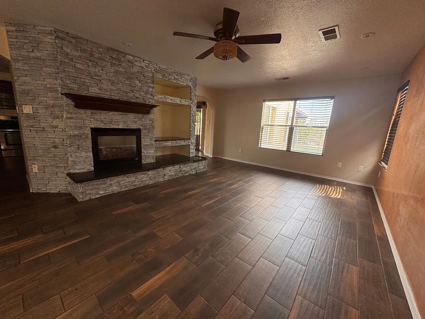 Gated community, 4 bedroom, 2.5 bath. — Photo 2