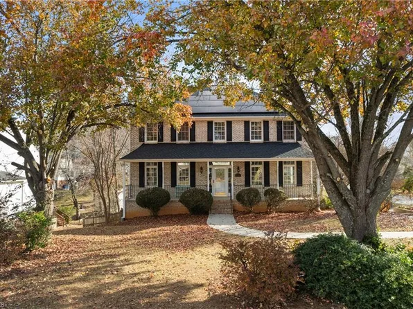 1154 Browns Run Dr, Kernersville, NC 27284