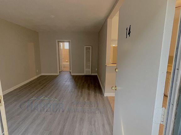 3rd image of 3189 Euclid Ave #14