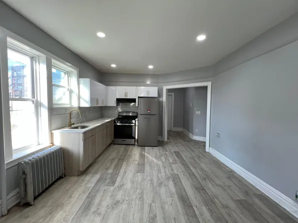 319 Summit Avenue image 1 of 9