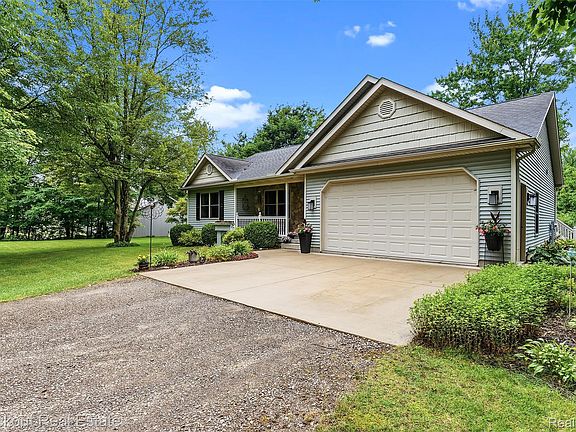 5th image of 8436 Birch Run Rd