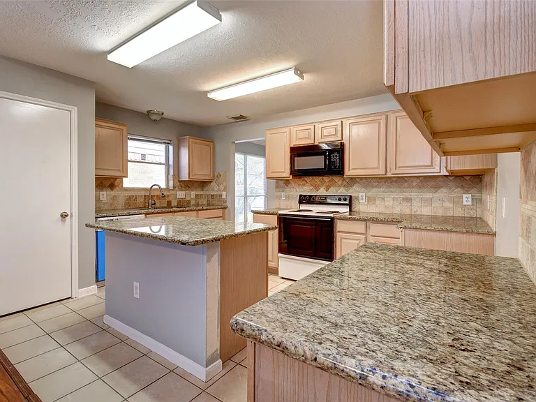 2114 Whirlaway Dr — Photo 15