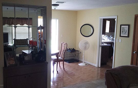 5th image of 890 Iroquois Ave