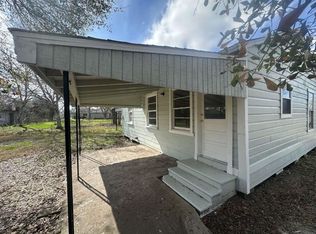 605 Palacios St, El Campo, TX 77437