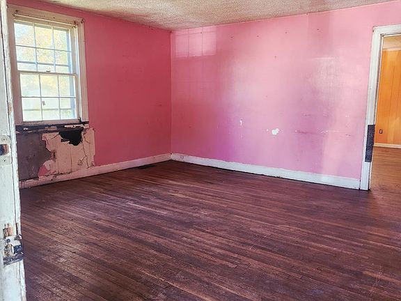2nd image of 208 Camden St