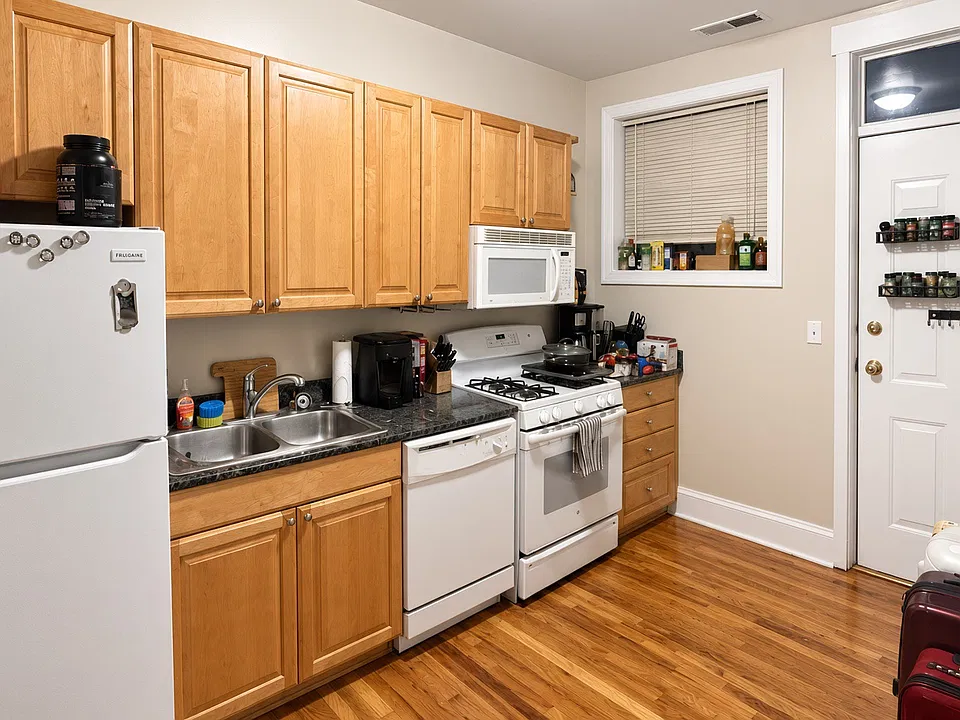 1008 W Waveland Ave #2