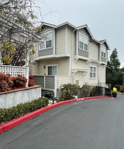 16 Ashford Pl — Photo 1
