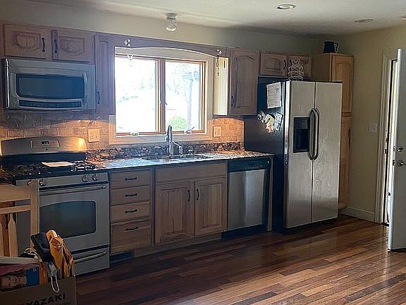 3rd image of 27601 Wisteria St