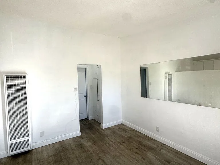 8911 S Figueroa St — Photo 15