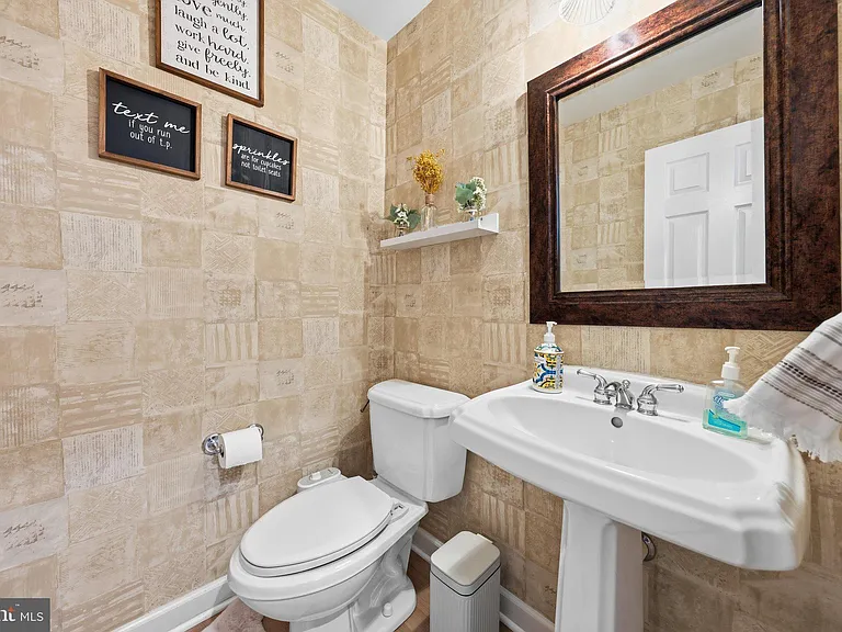 3852 Glasgow Way — Photo 19