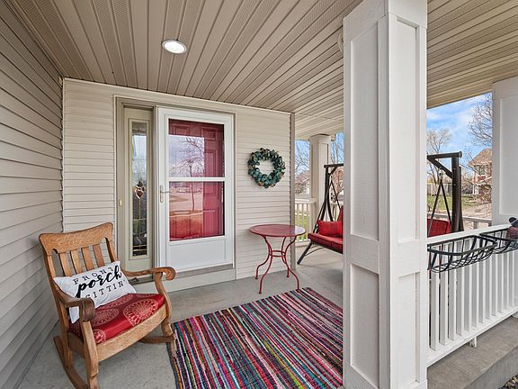 3rd image of 66 Meadowlark Dr