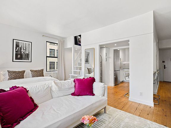 3rd image of 23 E 10th St APT 811