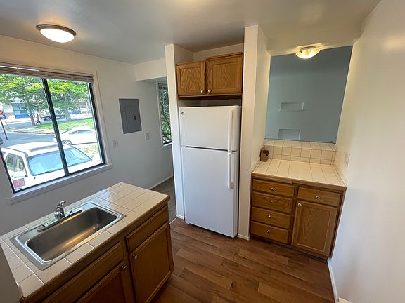 3rd image of 1415 E John St APT 1