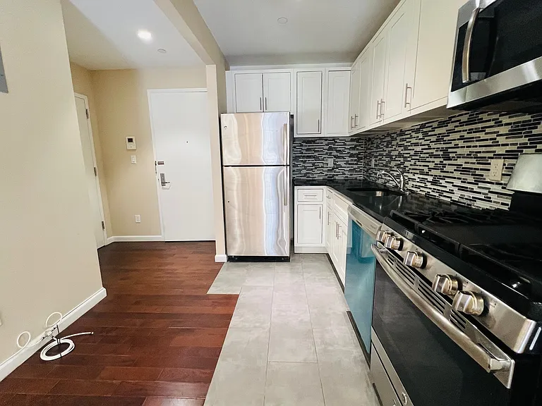 45 Hinckley Pl #4G — Photo 3
