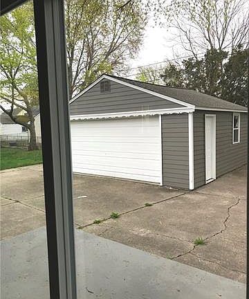 5th image of 1426 E Elza Ave