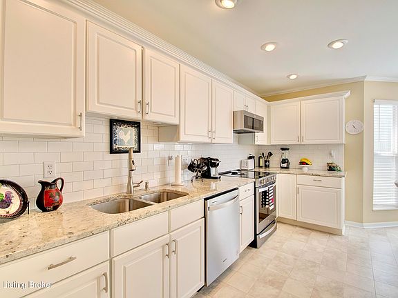 3rd image of 8465 Bridle Ct