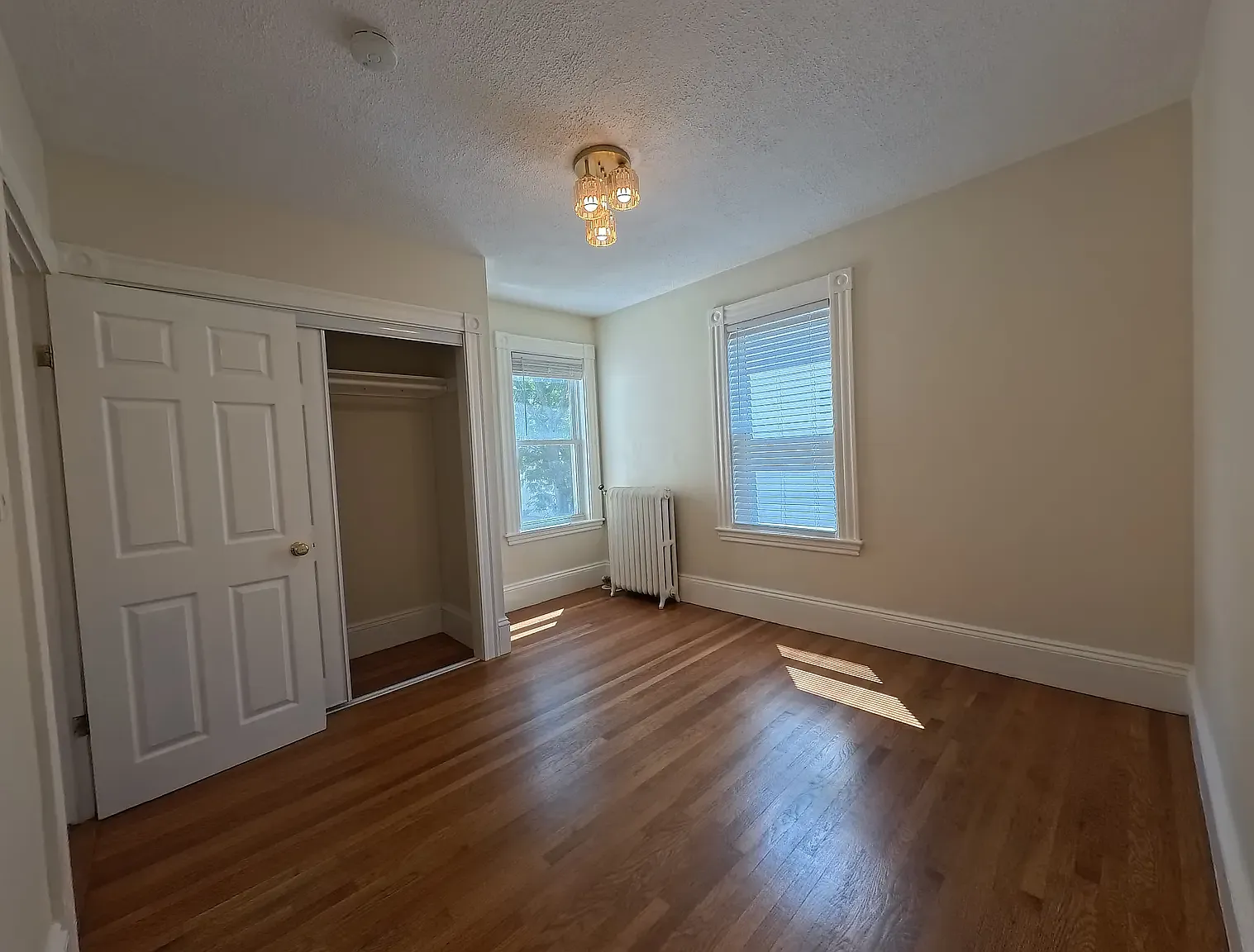 4 bed, 1200 sqft, $1,300 — Photo 3