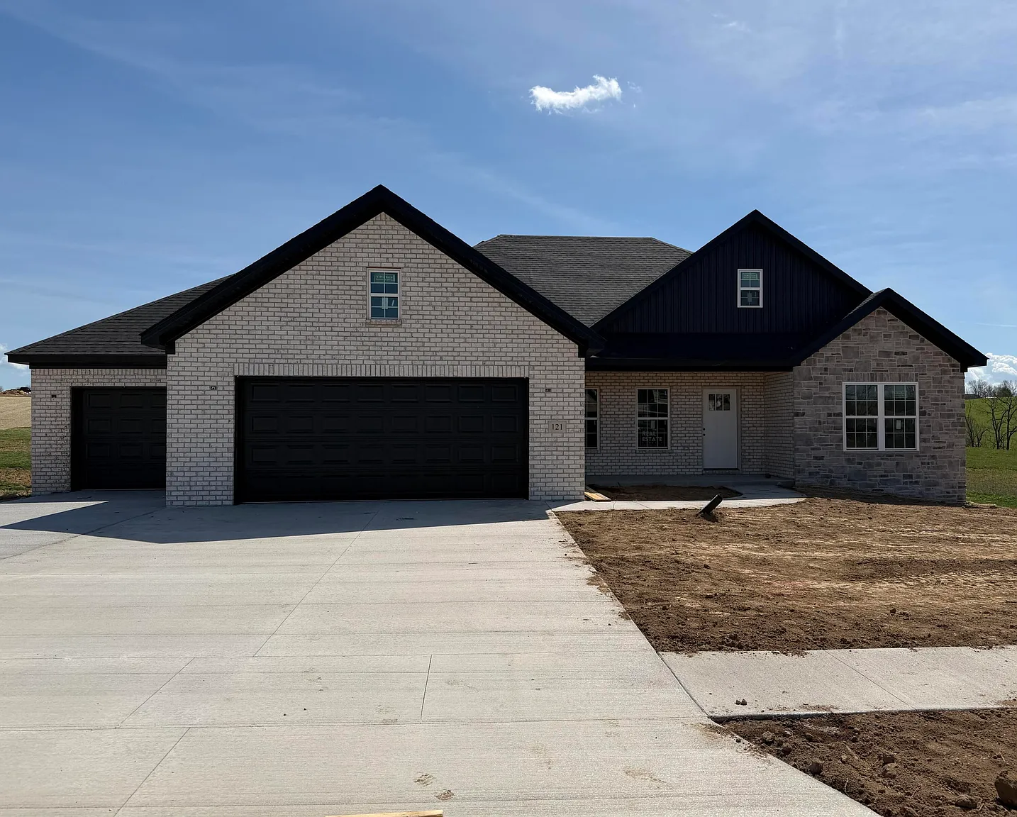 121 Cabela Dr photo 1