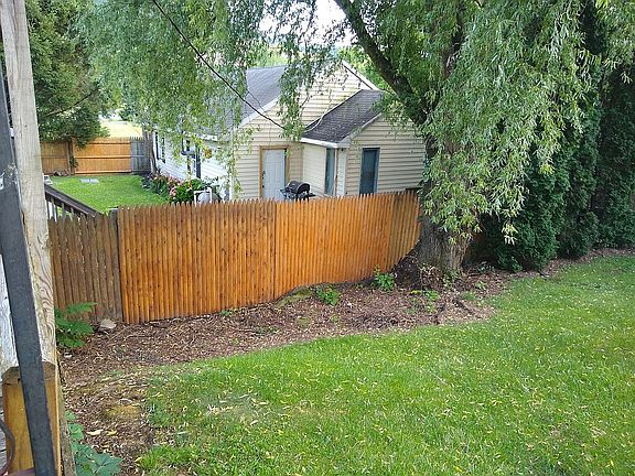 Side going to back yard n ga