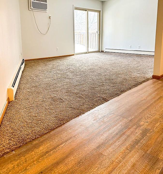 438 Independence Ave. Champlin MN 55316 438 Independence Ave N