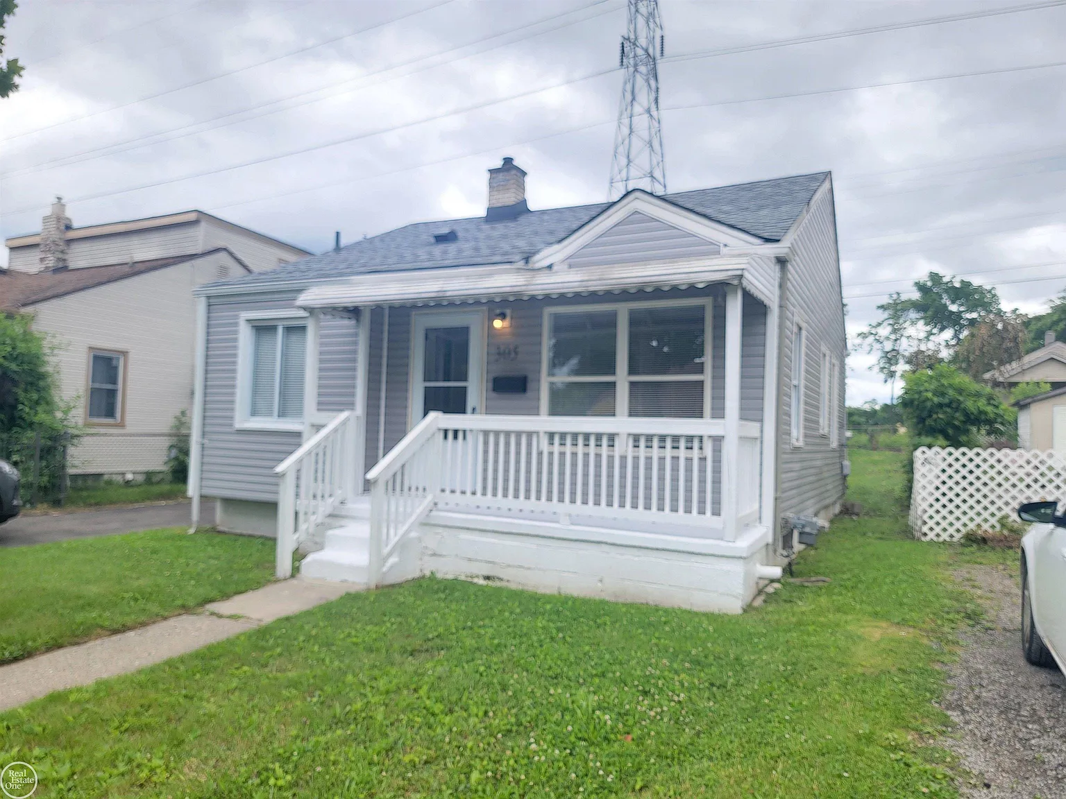 2 bed, 1.0 bath, 709 sqft, $1,300 — Photo 2